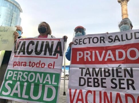 ¿Creerá AMLO que el coronavirus puede leer gafetes?