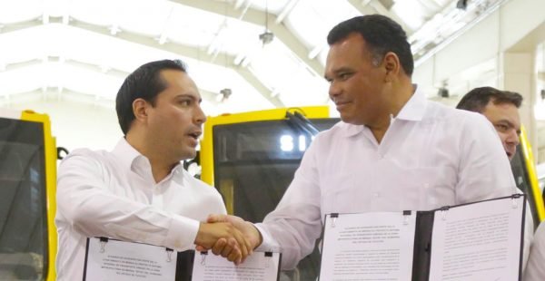 La transición y el pavimento de flores