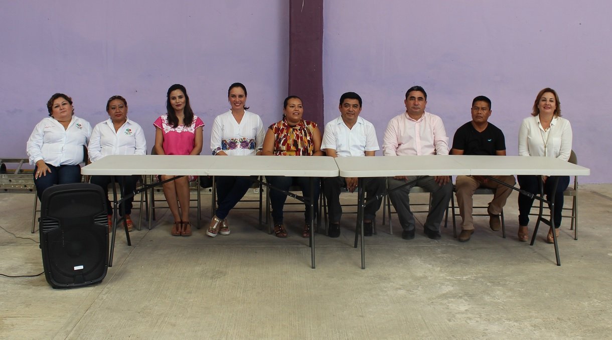 IMEC festeja a abuelitos y abuelitas en Hool
