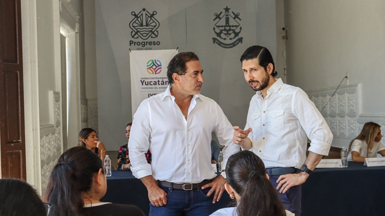 Julián Zacarías Curi entrega apoyos a emprendedores del programa Digitaliza Tu Negocio