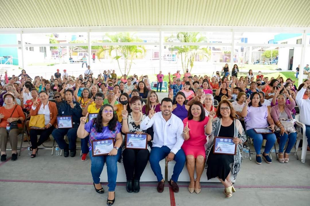 Impulsan mujeres el progreso y bienestar de la familia