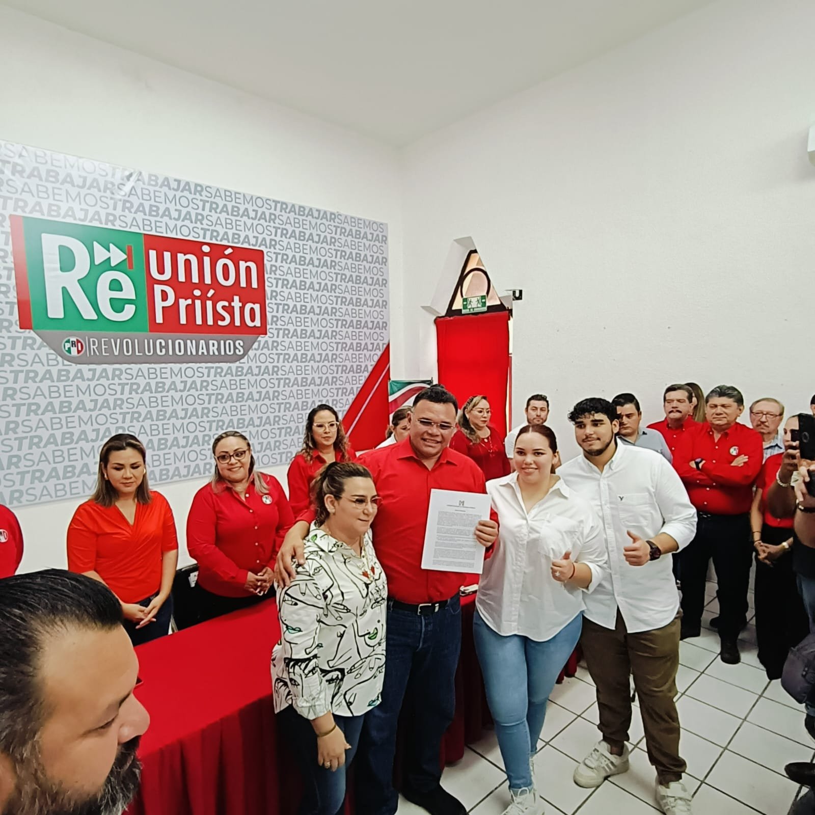 Rolando Zapata Bello aspira al Senado por Yucatán: Compromiso y desarrollo en la agenda del PRI para 2024