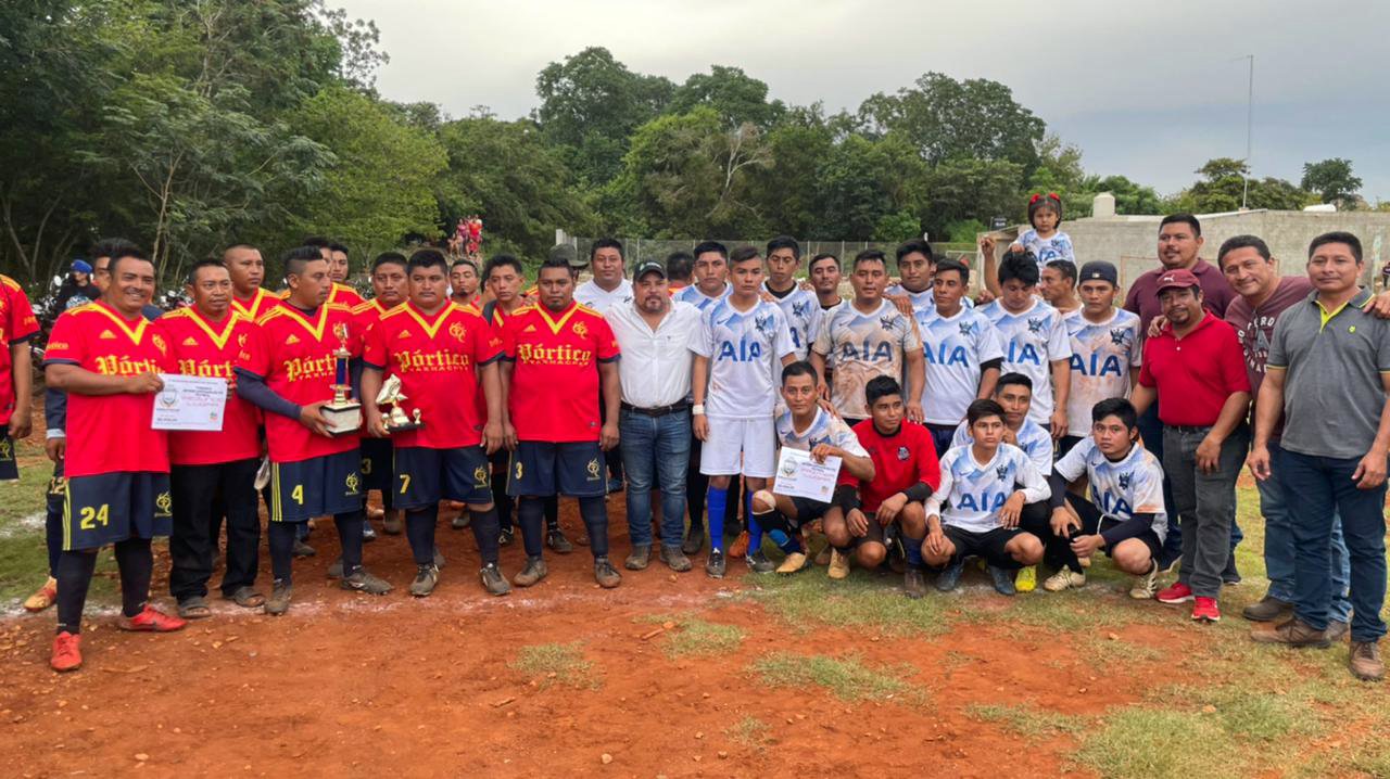 Premian al campeón de torneo deportivo en Oxkutzcab