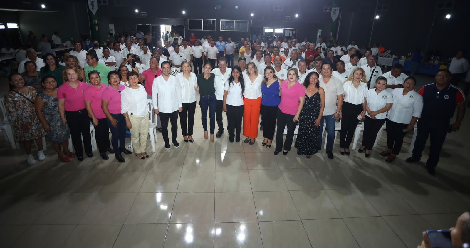 Ana Patricia Peralta atestigua Jornada de Salud y Gestión Social en el Sindicato de Taxistas “Andrés Quintana Roo”