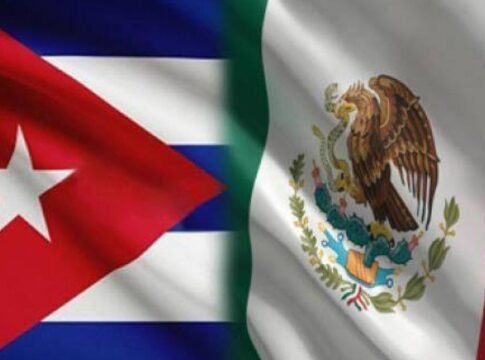 El gobierno debe contratar a médicos mexicanos