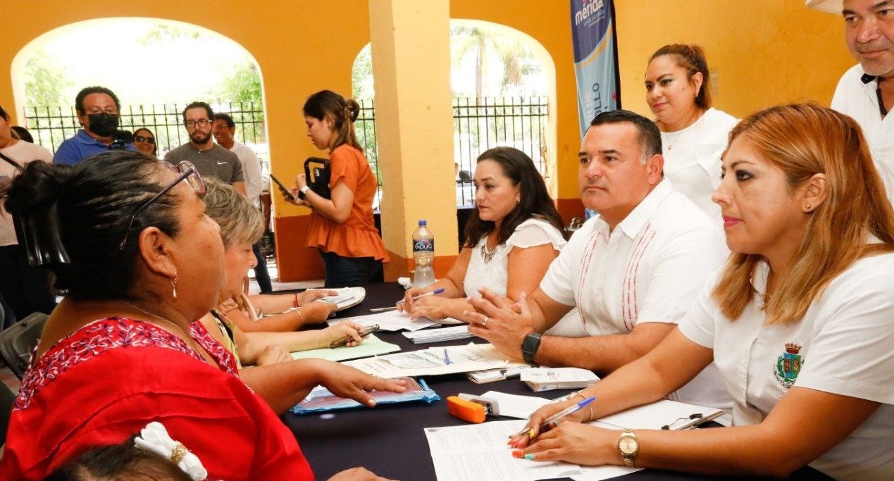 Renán Barrera trabaja para otorgar vivienda digna a las y los habitantes de las comisarías