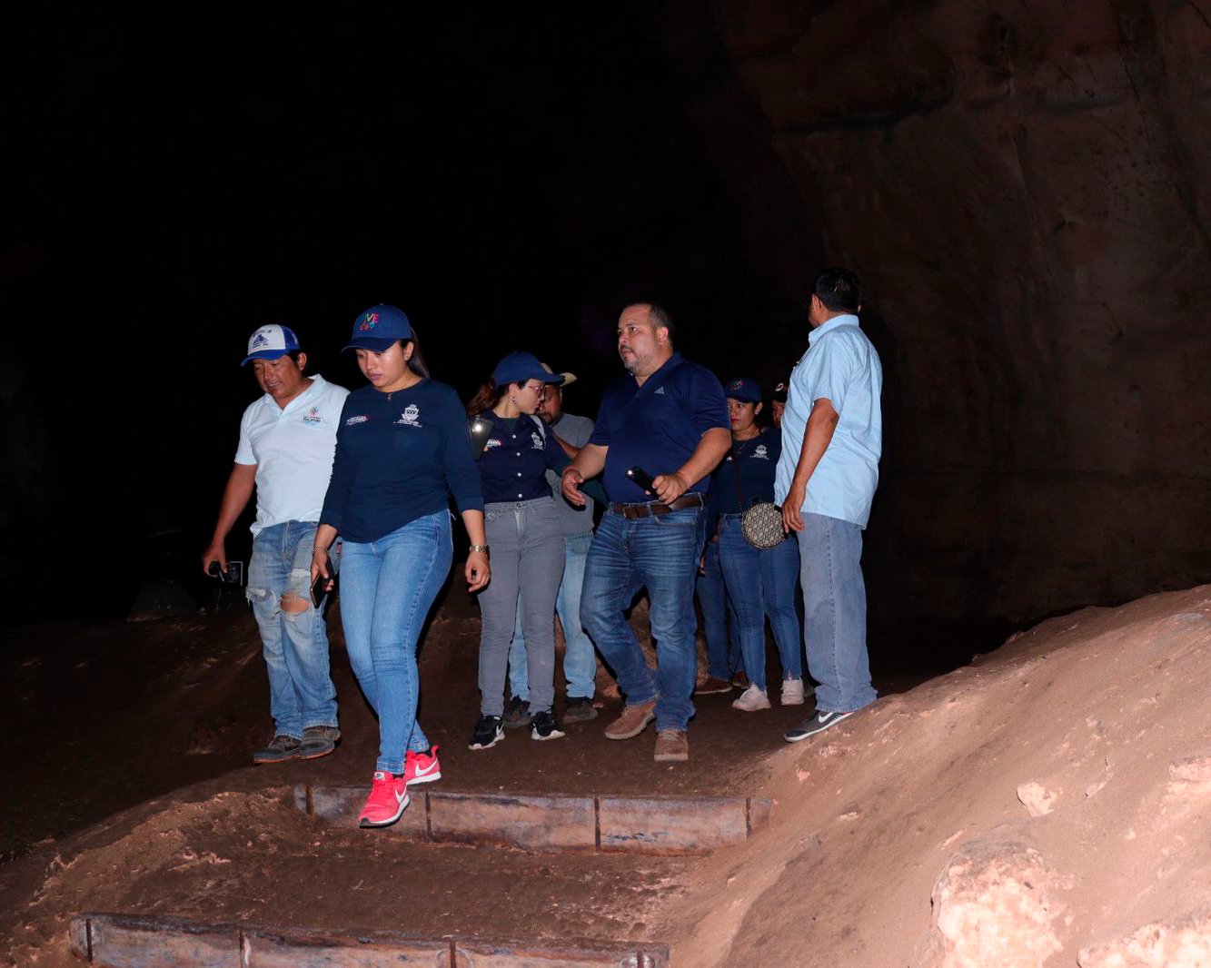 Recorren autoridades municipales grutas de Loltún