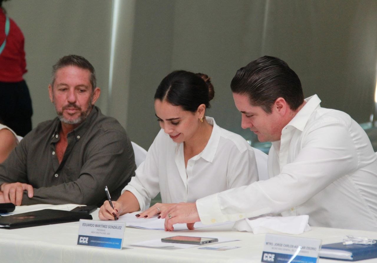 Ana Patricia Peralta trabaja en unidad con los empresarios