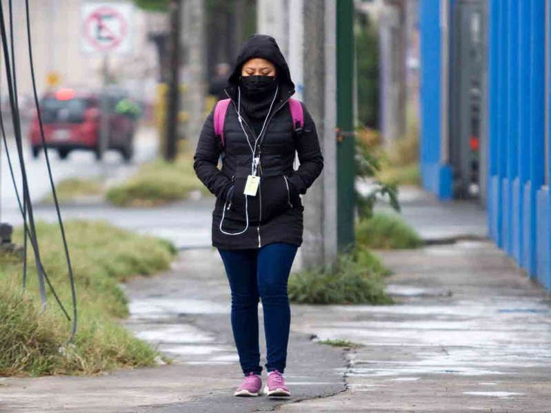 ¡Saca el paraguas! Frente Frío, Onda Tropical y canal de baja presión provocarán lluvias en todo el país