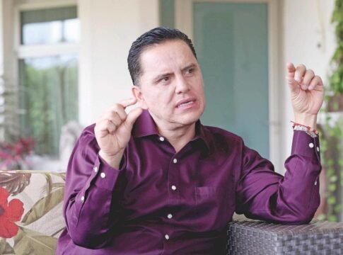 ¿Dónde está Roberto Sandoval?