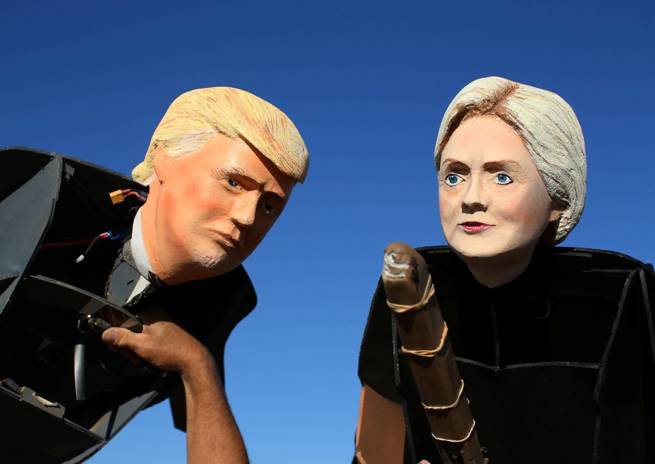 Trump gana considerable terreno en las encuestas pero Clinton es aún firme favorita