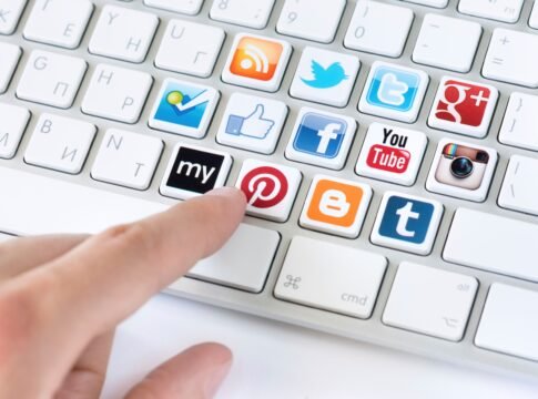 ENRIQUEciendo la noticia