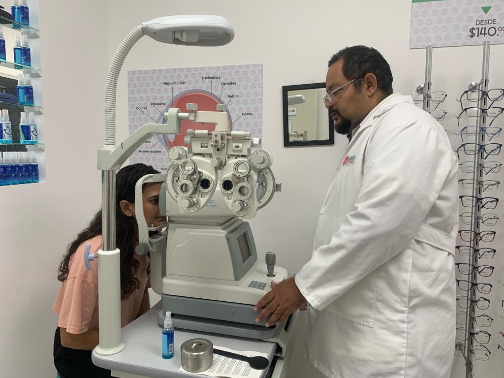 “Trabajamos para que los yucatecos tengan salud visual”: Ramírez Marín