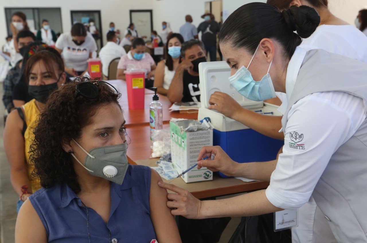 Issste se suma al operativo de la SSY y comienza a vacunar con éxito contra la influenza