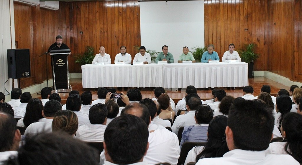 Actualización y mejora continua para docentes del Conalep
