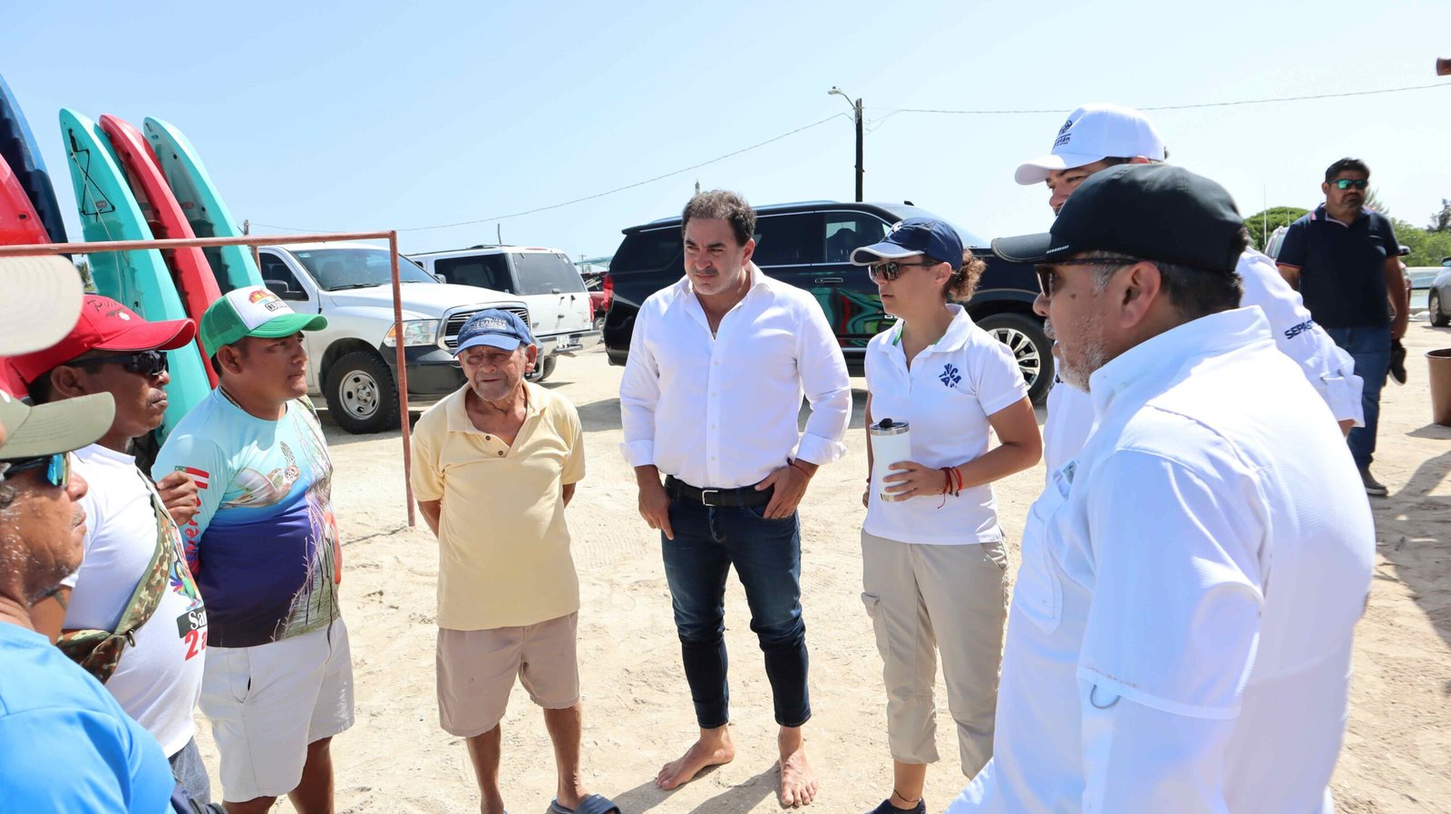 Julián Zacarías Curi recibe a autoridades estatales en Isla Columpios