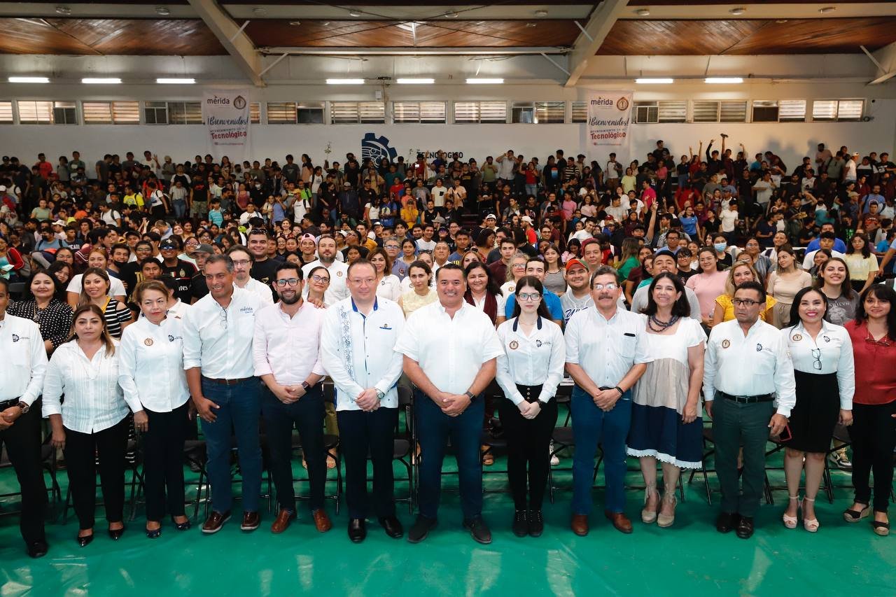 Renán Barrera firma convenio con el Tecnológico de Mérida para beneficiar a la población estudiantil