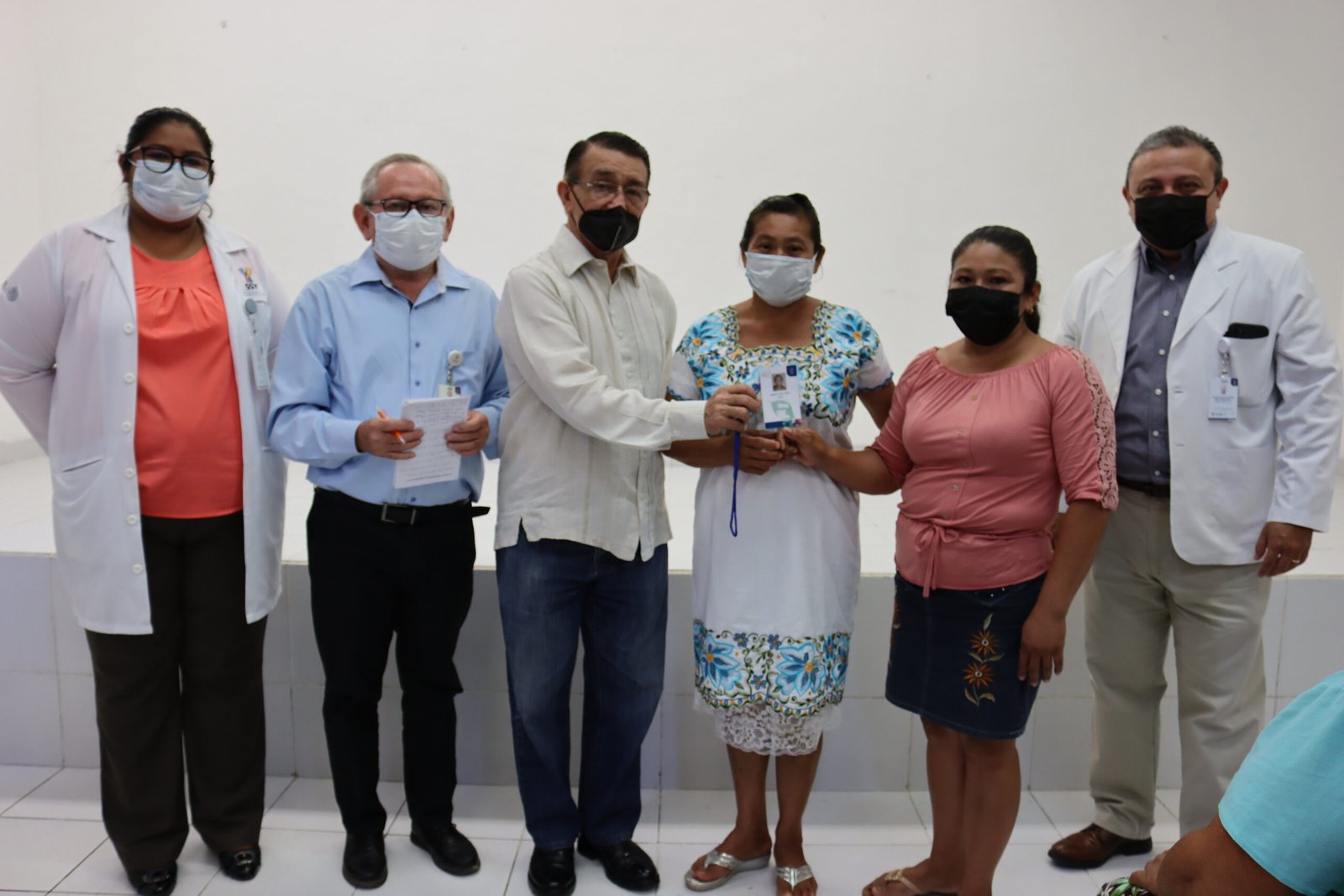 Parteras tradicionales reciben credenciales, que avalan su actividad como medicina tradicional