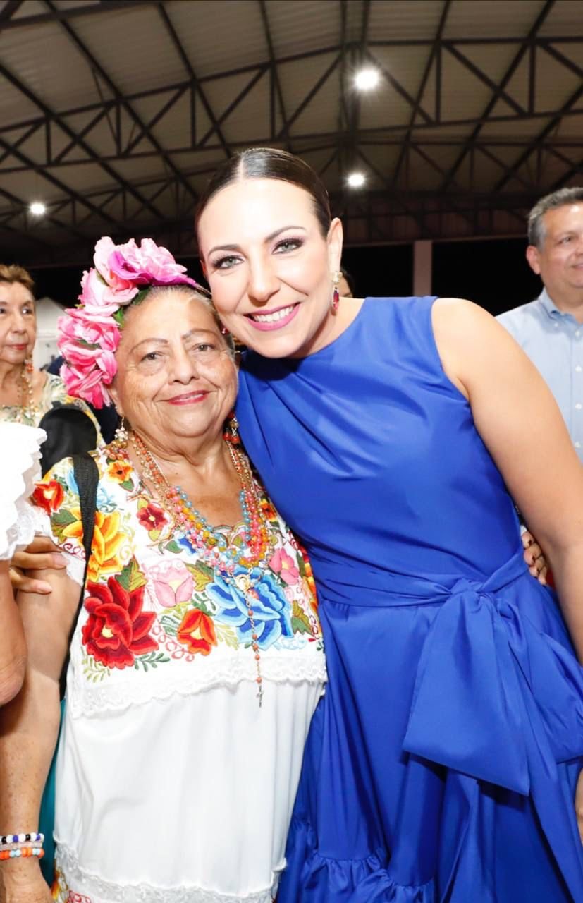 Diana Castillo Laviada presenta su primer informe como presidenta del DIF Mérida