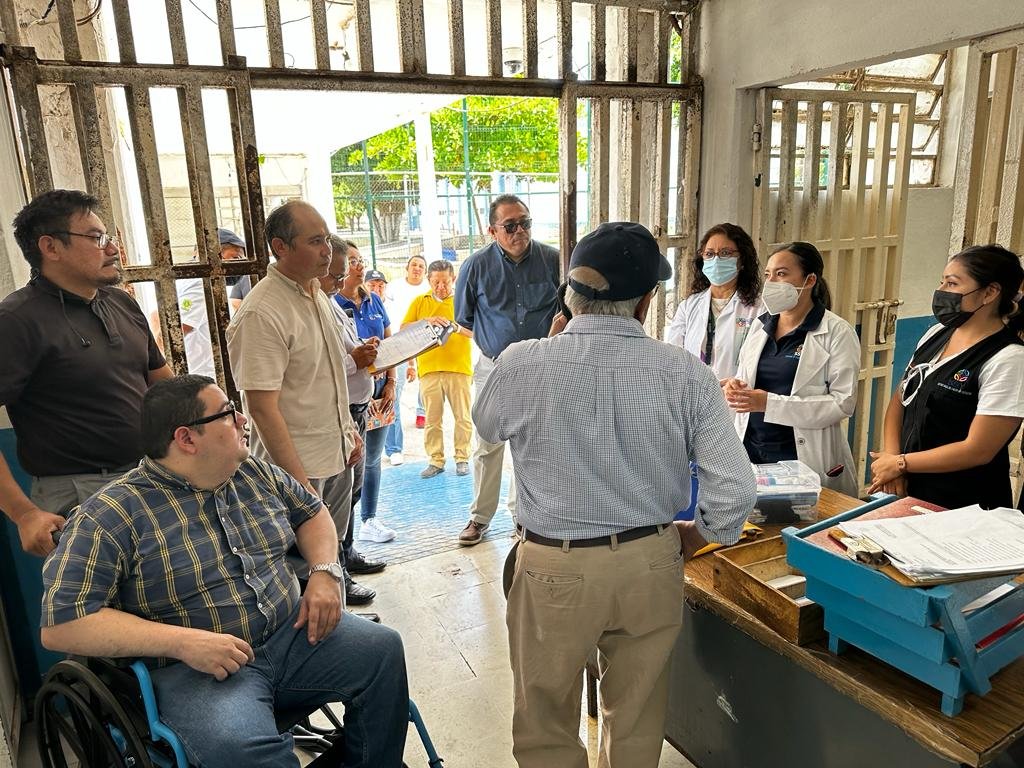 Consejeros de la CODHEY visitan Cereso mixto de Mérida