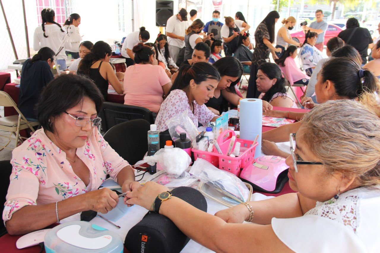Fortalecen desarrollo de las familias con cursos y talleres del DIF