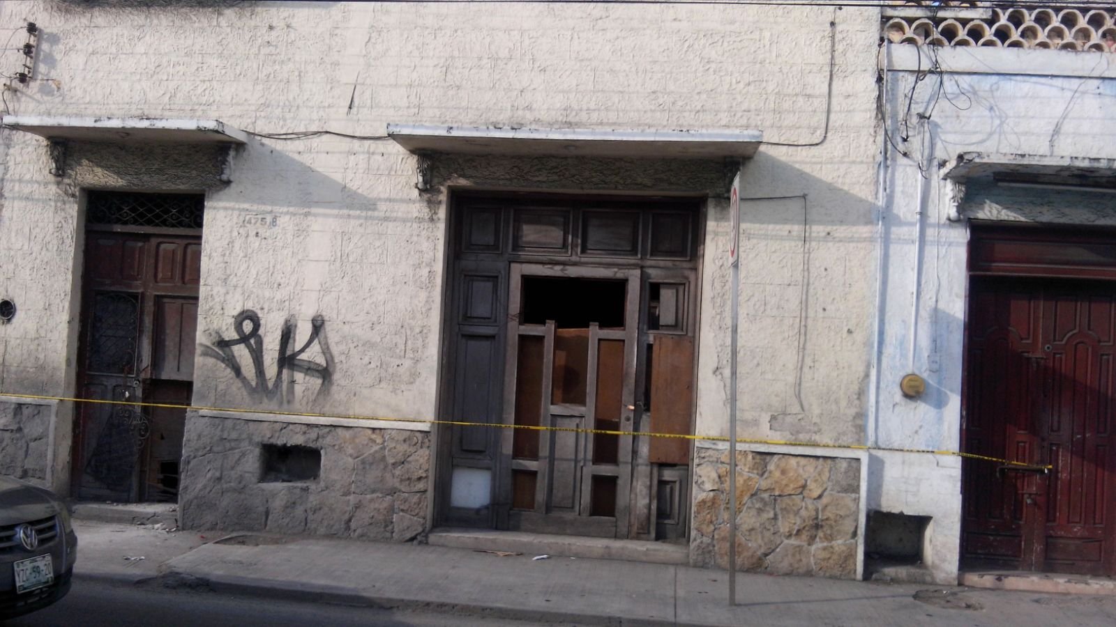 Le propinan un machetazo en la cabeza