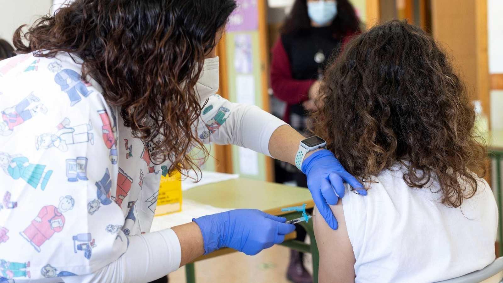 Coronavirus COVID en España, hoy | La incidencia baja de 1.500 casos y Sanidad notifica 49.004 contagios y 389 muertes