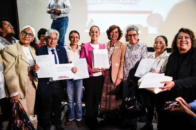 Claudia Sheinbaum se reúne con más de 200 académicos y científicos del país