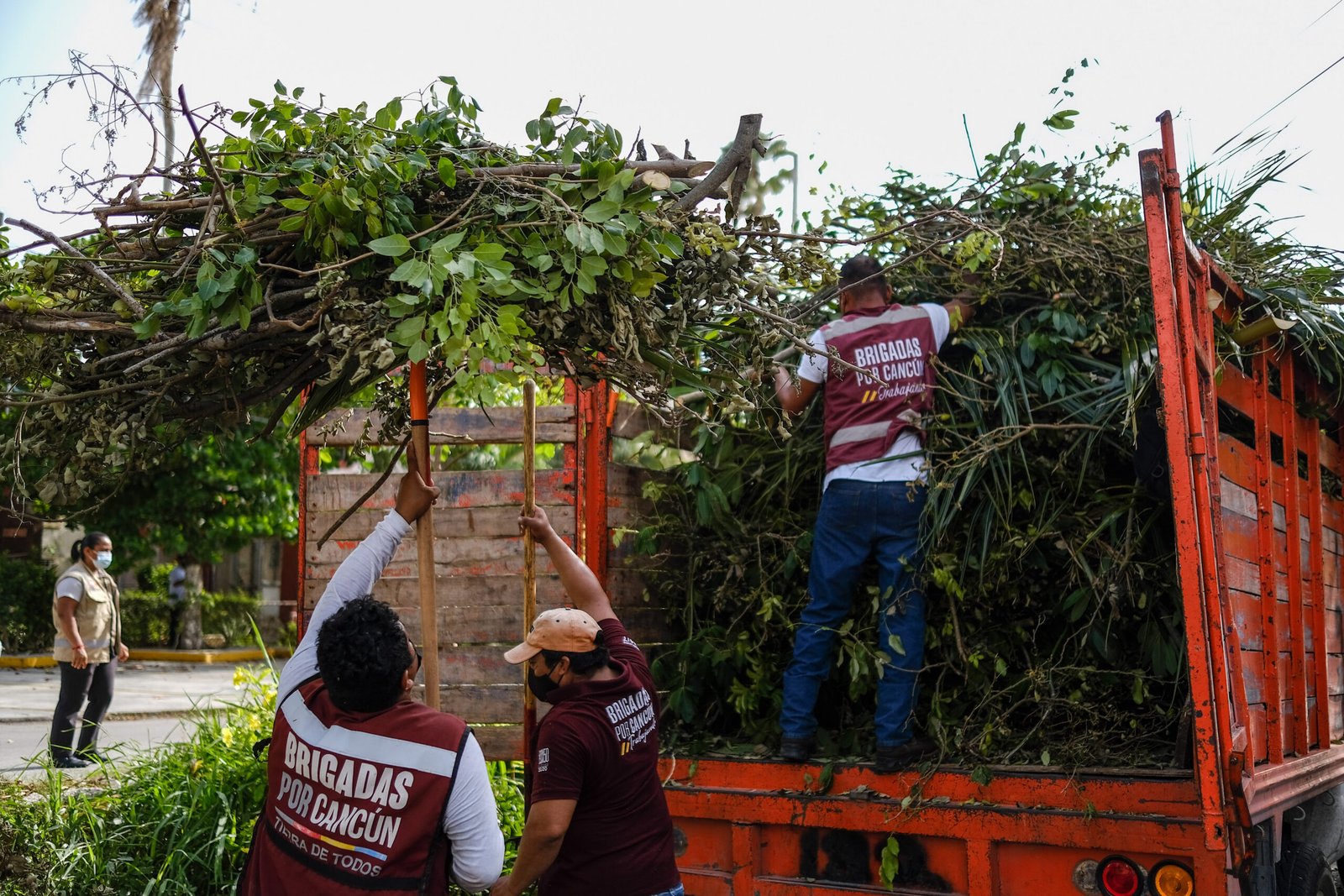 Mantienen trabajadores de BJ limpieza tras huracán “GRACE”