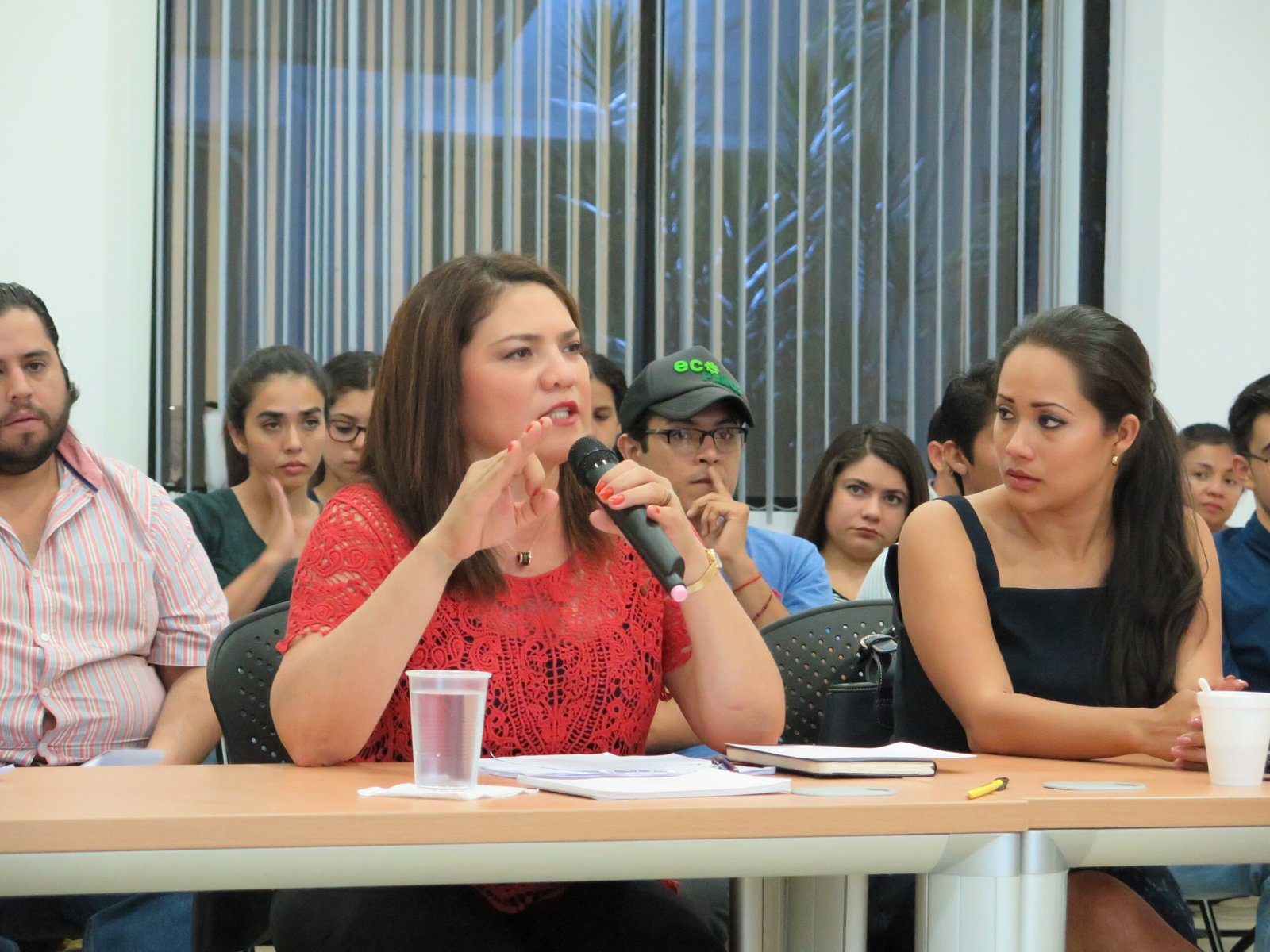 Rosa Adriana pide a jóvenes presionar a favor del Sistema Nacional Anticorrupción