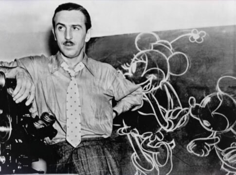 Mickey Mouse cumple más de 90 años  de entretener a las generaciones del mundo