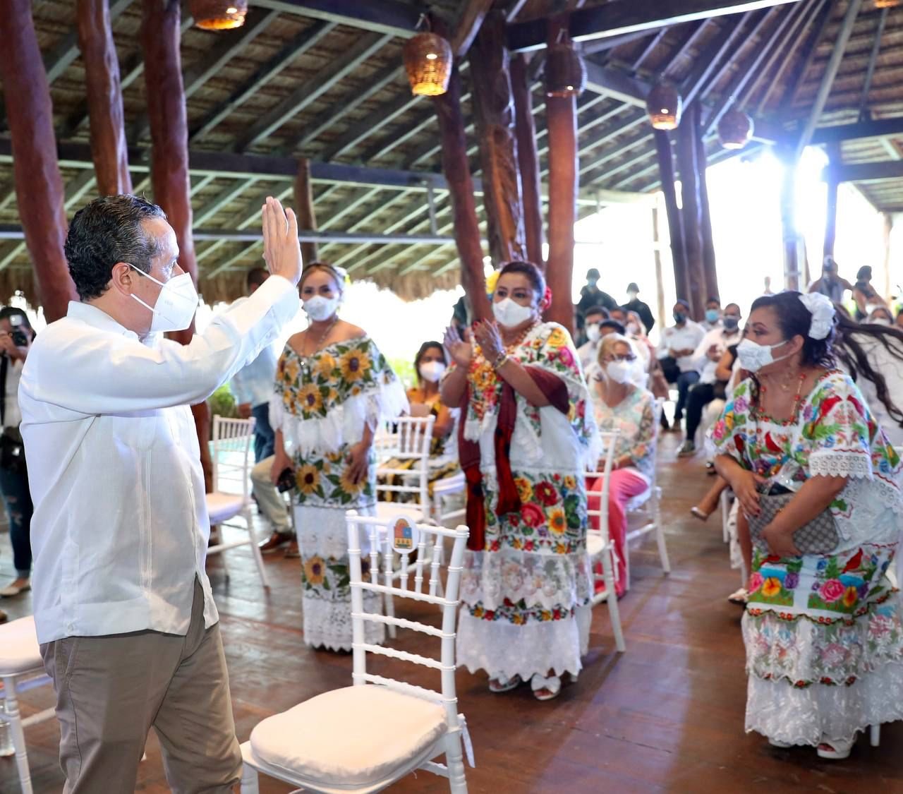 Asiste y presencia el gobernador Carlos Joaquín informes presidenciales de Bacalar, Felipe Carrillo Puerto y Tulum
