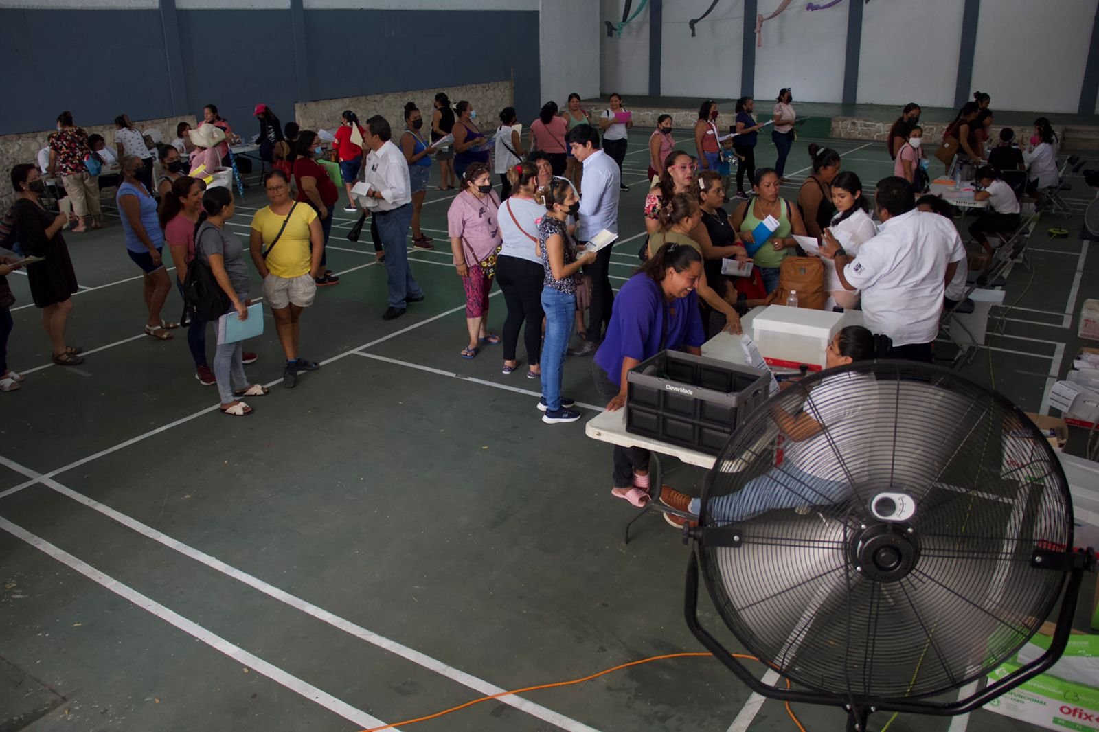 Entregan en Benito Juárez formatos de solicitud de Becas Municipales
