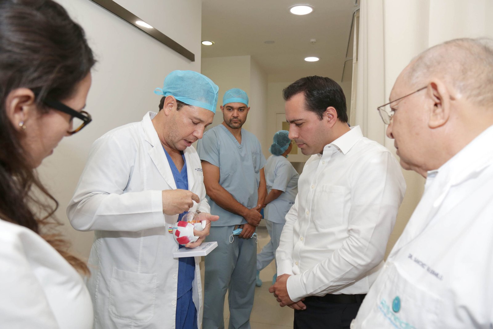 Visita el alcalde a beneficiarios de cirugías de cataratas, como parte del programa "Por una mirada nueva"