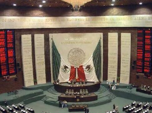 56 diputados y 8 senadores de la oposición necesitará AMLO