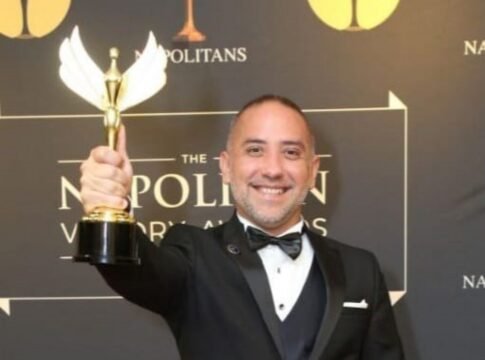 El Napolitan Victory Awards orgullosamente  para el yucateco Mario Padrón Estrada