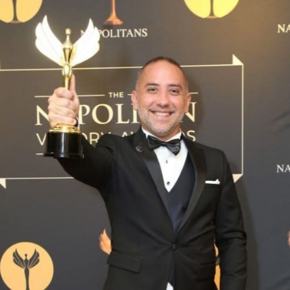 El Napolitan Victory Awards orgullosamente  para el yucateco Mario Padrón Estrada