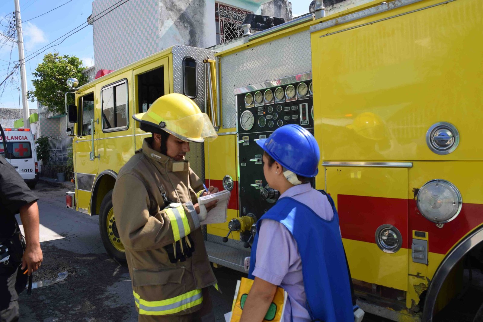 Simulacro de incendio en la guardería "Peques" a cargo de SEPROCI