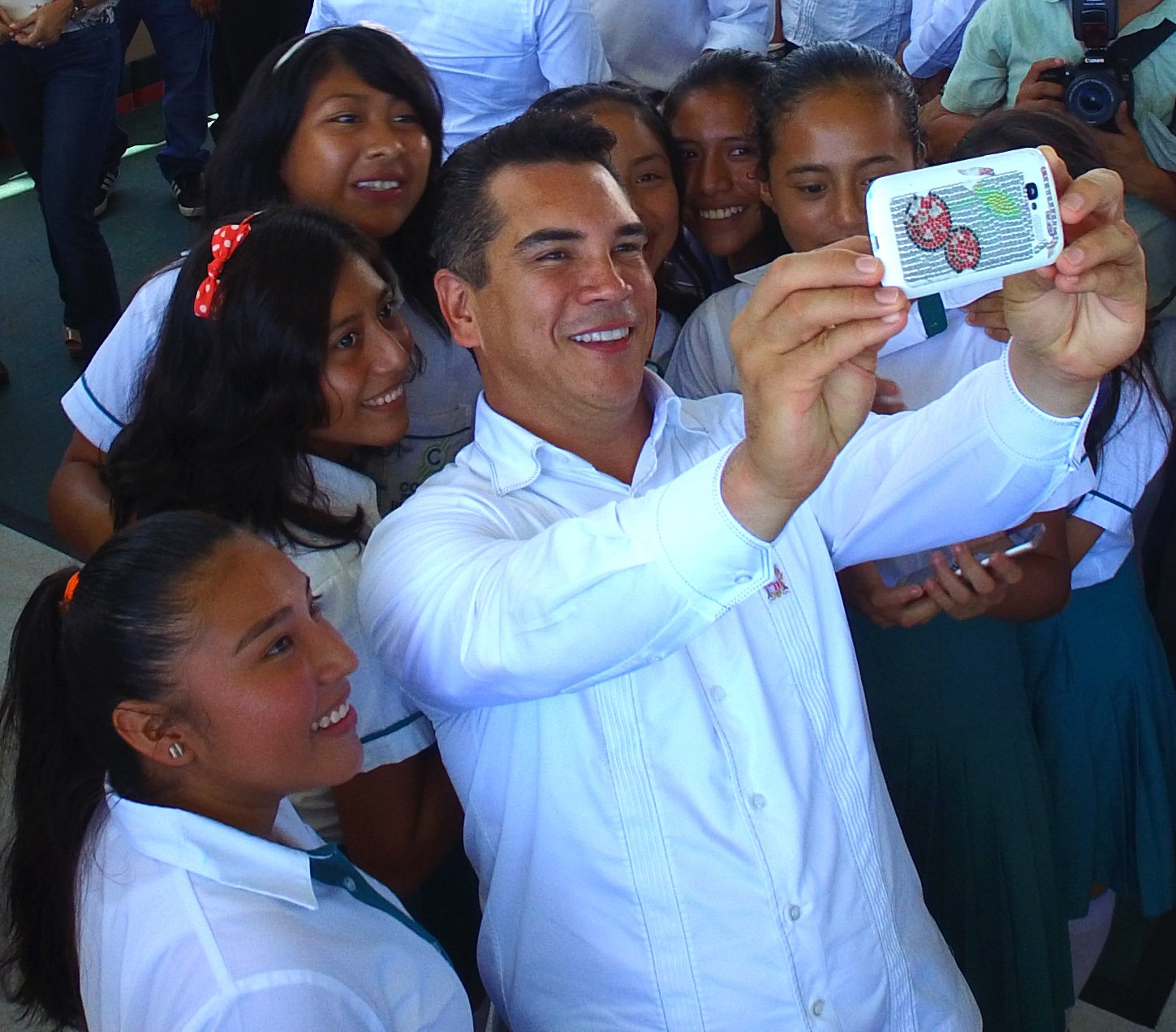 Gobernador AMC entrega equipamiento e infraestructura al COBACAM por 15.8 mdp