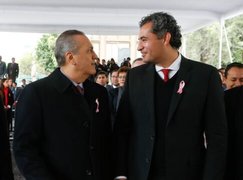 Nadando entre tiburones