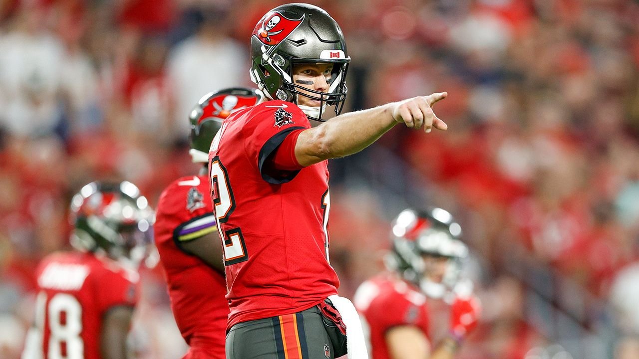 Tom Brady llegó a 100,000 yardas aéreas totales en su carrera