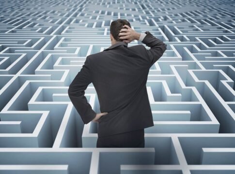 PRESOS EN EL LABERINTO DEL MUNDO