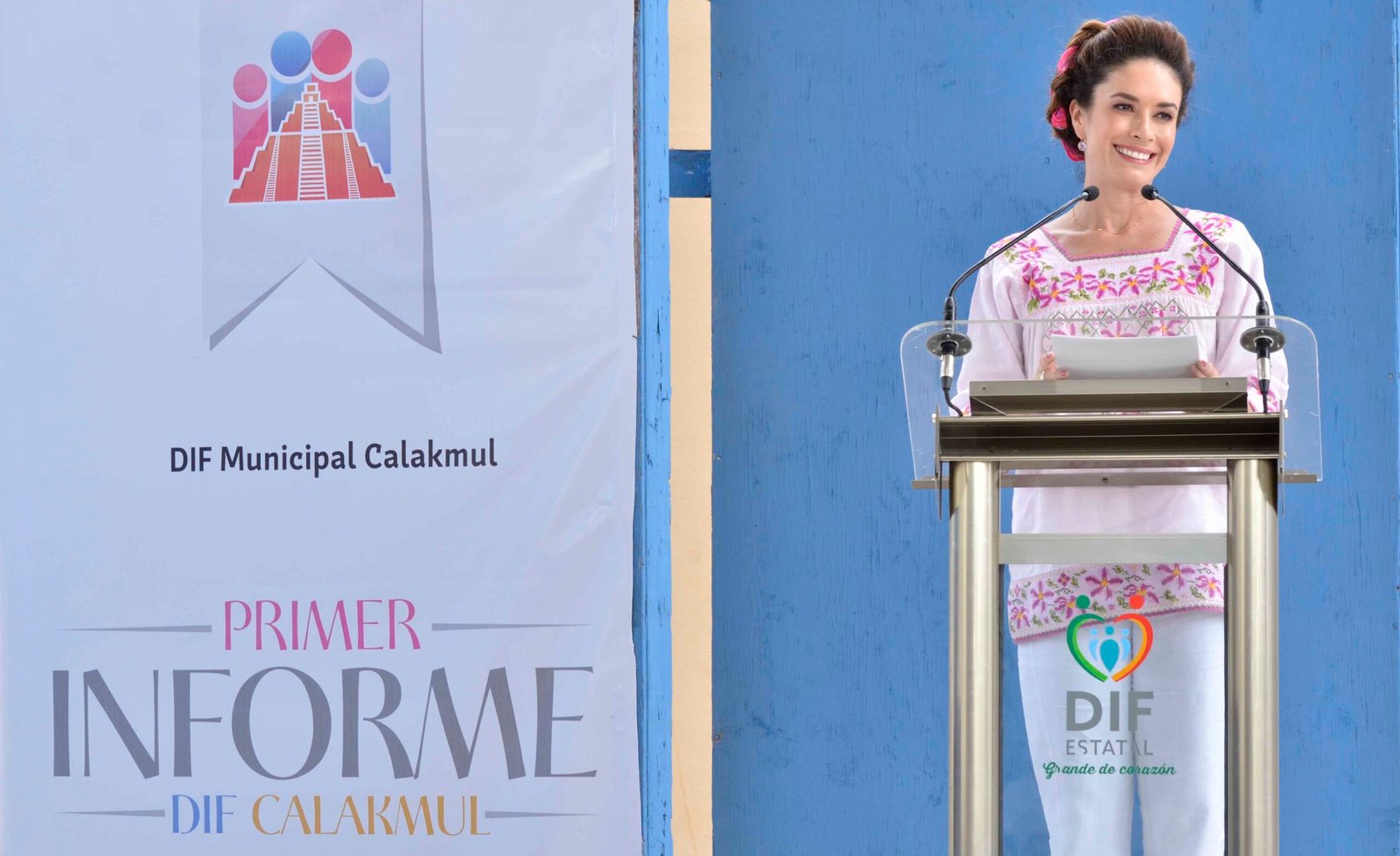 Christelle Castañón de moreno asiste a primer informe de la presidenta del Dif Calakmul