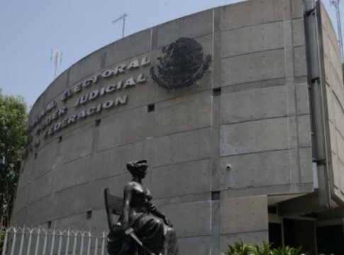 56 diputados y 8 senadores  de la oposición necesitará AMLO