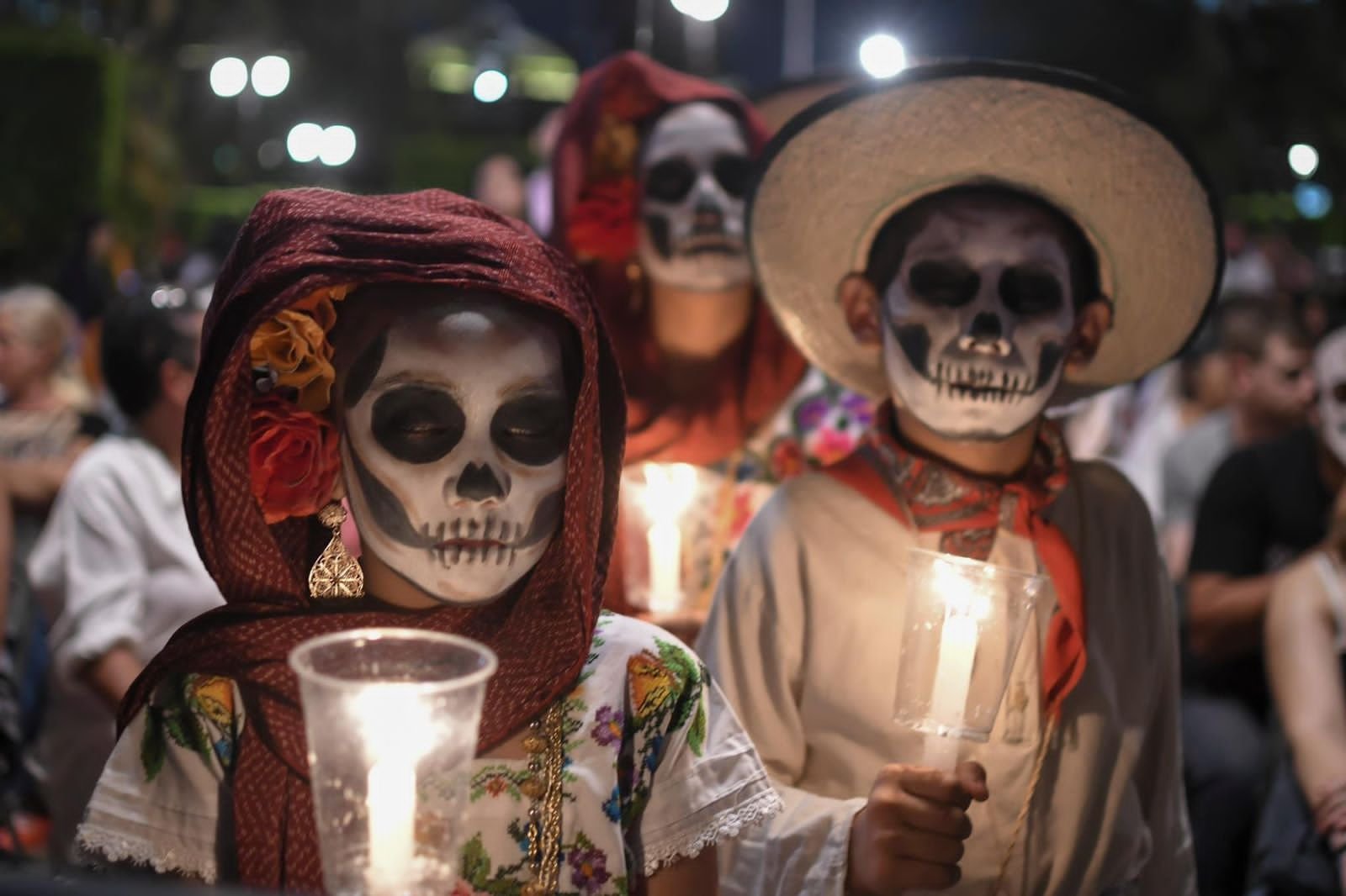 Celebramos la muerte y adoramos la vida