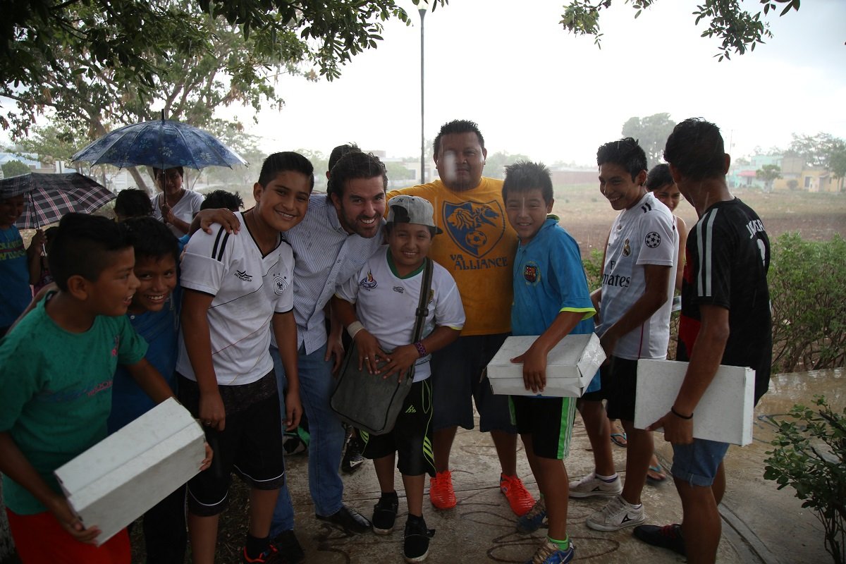 Constante apoyo de Pablo Gamboa a equipos deportivos