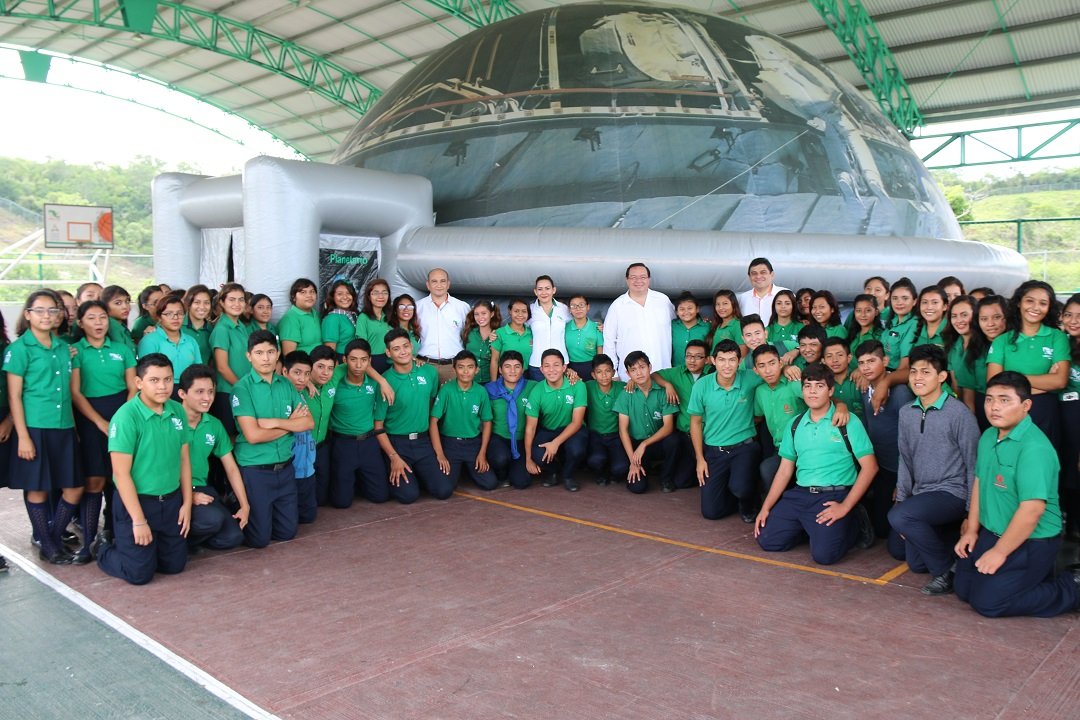 CECYTEC recibe planetario móvil